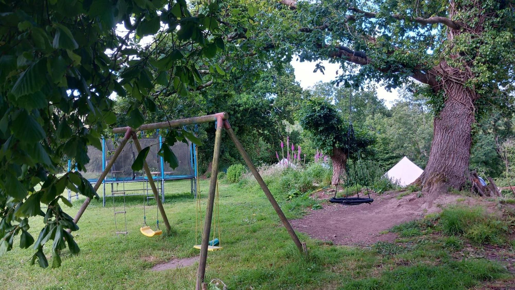Tente Insolite En Pleine Nature Treduder 外观 照片